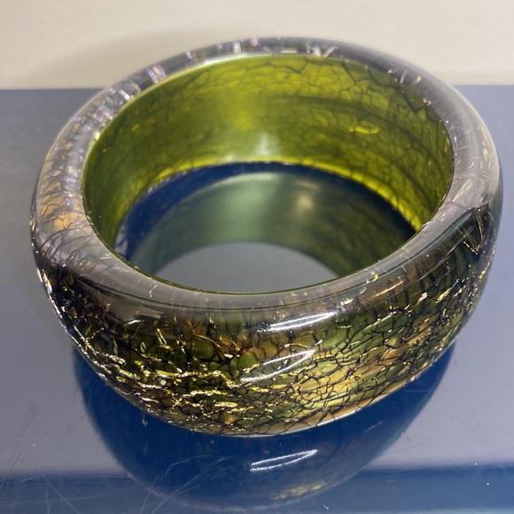 💚🖤Vintage Lucite Bangle Bracelet | Crackle Motif | Green & Black - Picture 2 of 12